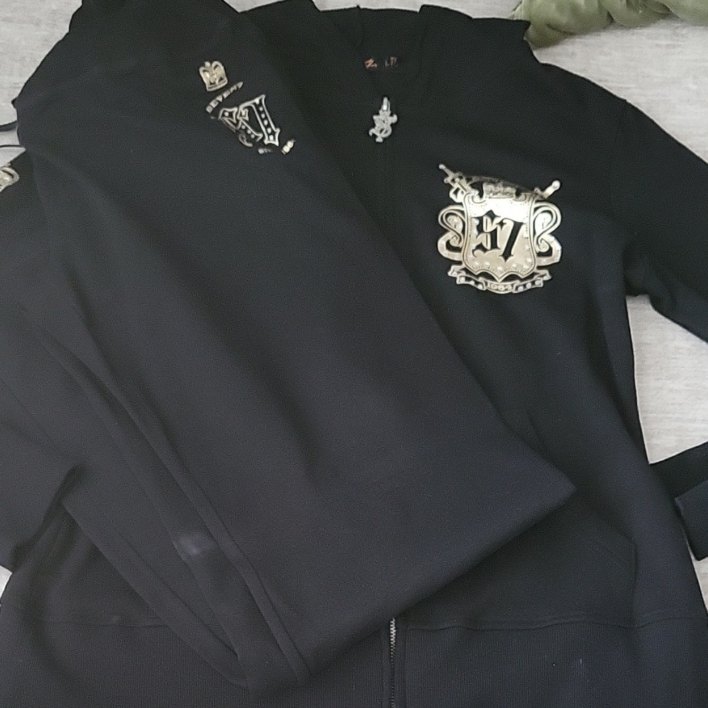 Seven7 Black Outfit with Gold Crests